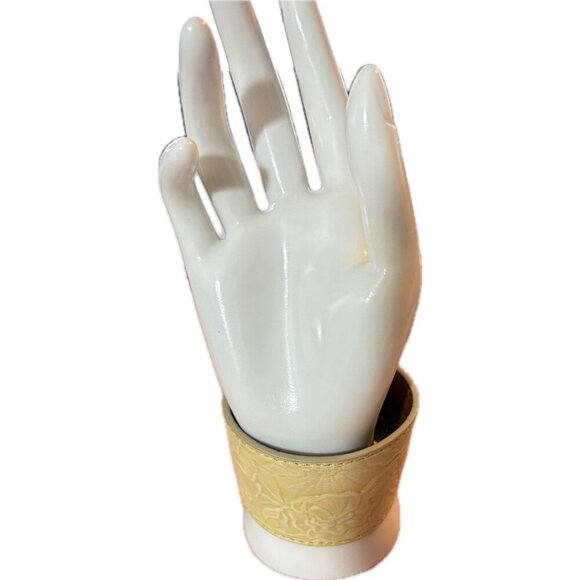 Patricia Nash Beige Sand Tooled Floral Leather Pattern Turn Lock Cuff Bracelet - Picture 5 of 7